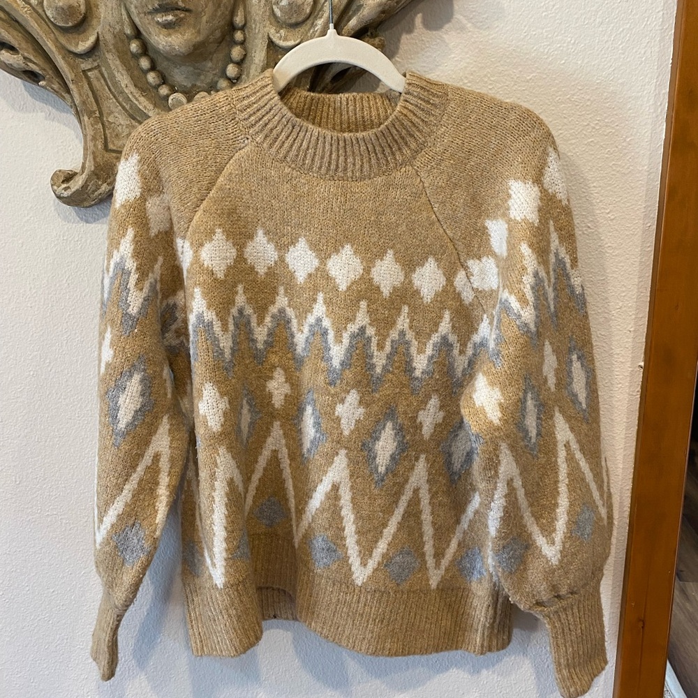 Women's Tan and White Sweater